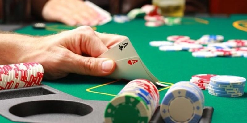 Sơ lược về cách chia bài Poker dành cho tân thủ