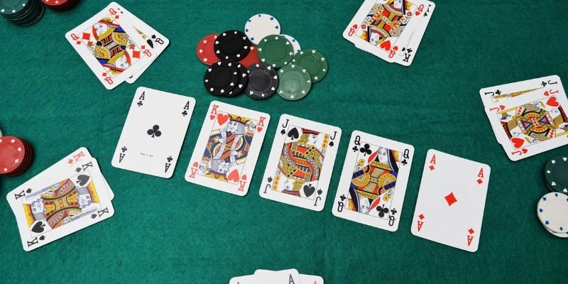 Một số cách chia bài Poker được áp dụng phổ biến hiện nay